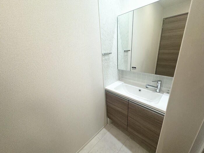 18/27 エントランス