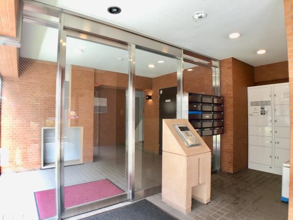 25/30 エントランス