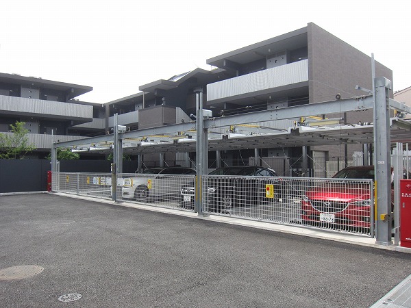 18/28 駐車場