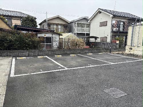 13/14 駐車場