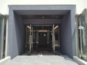 16/16 エントランス