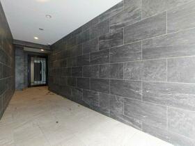 16/16 エントランス