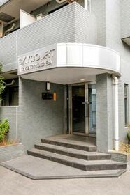 16/16 エントランス