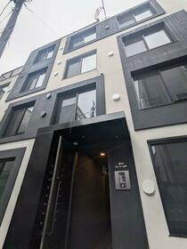 16/16 エントランス