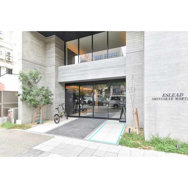 17/27 エントランス