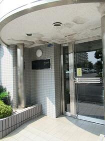 16/16 エントランス