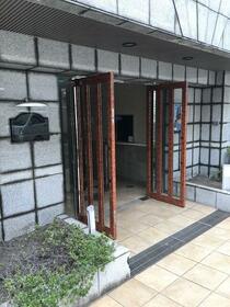 16/16 エントランス