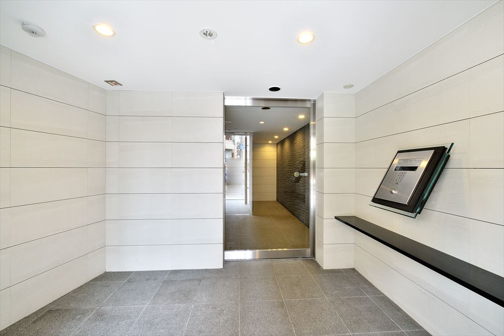 18/28 エントランス