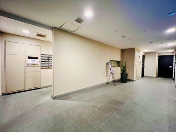 27/30 エントランス