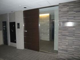 16/16 エントランス