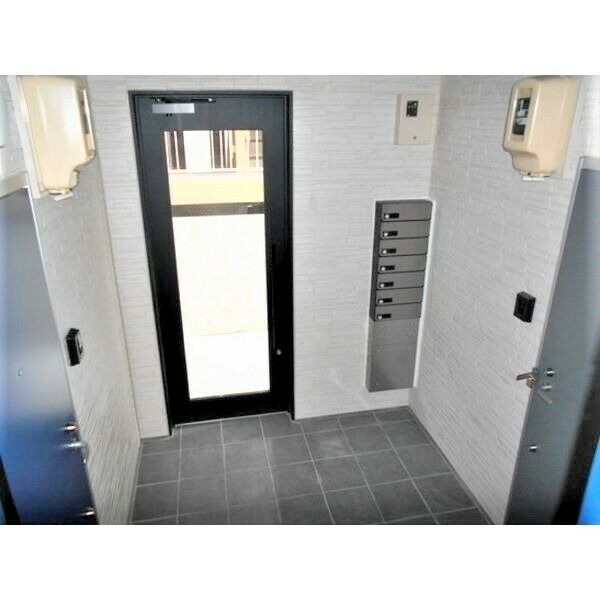 13/17 エントランス