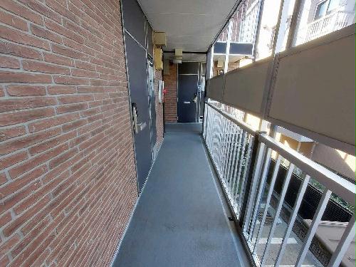 13/16 エントランス