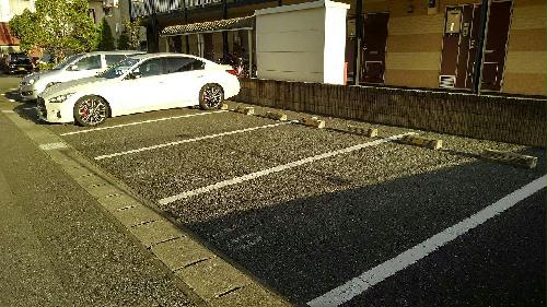 14/14 駐車場