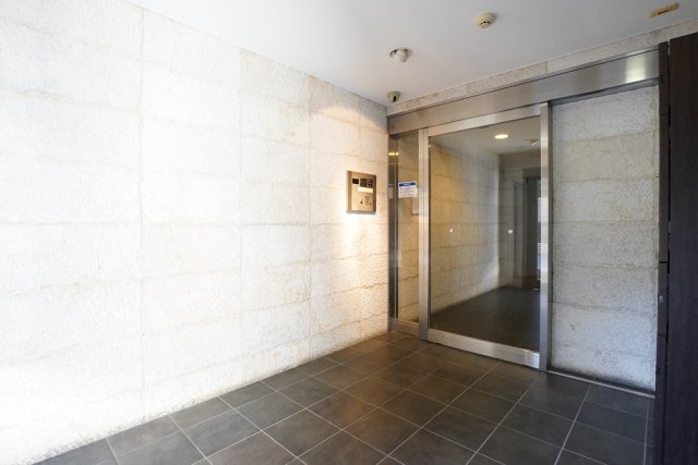 20/21 エントランス