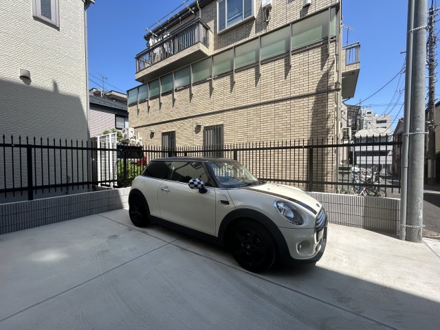 27/30 駐車場