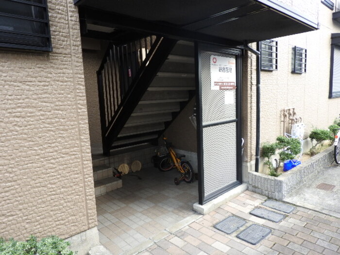 16/19 エントランス