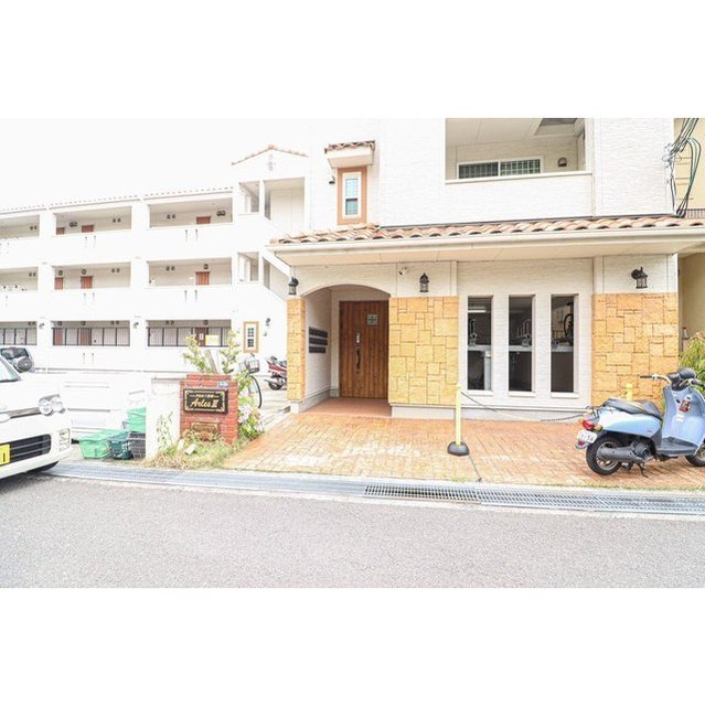 18/24 エントランス