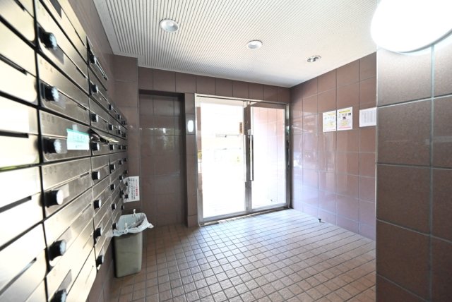 24/30 エントランス