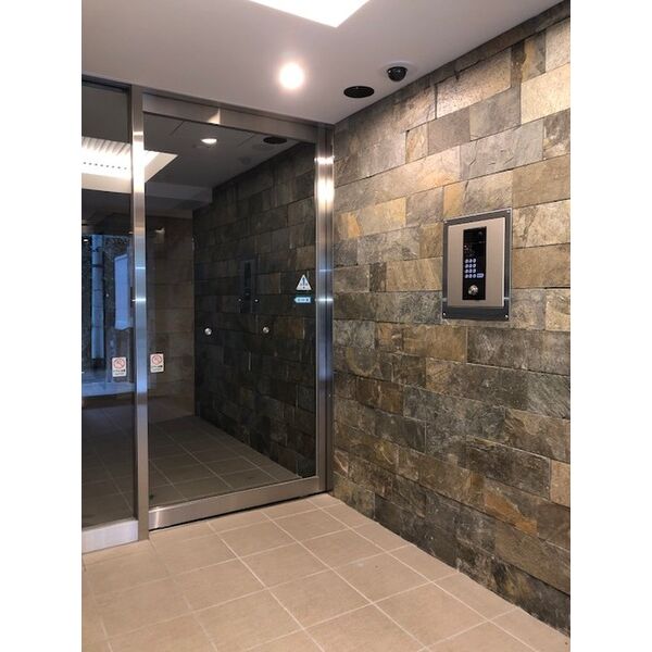 8/10 エントランス