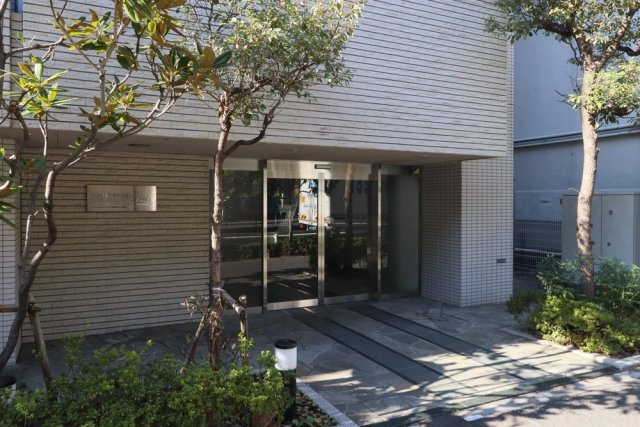 27/30 エントランス