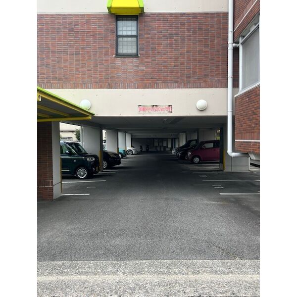 23/23 駐車場