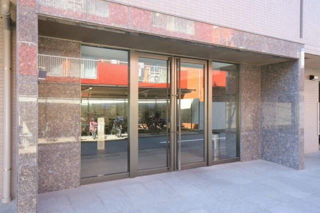 24/30 エントランス