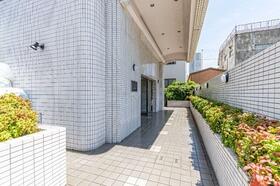 16/16 エントランス