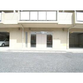 16/16 エントランス