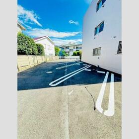 15/15 駐車場