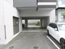 16/16 駐車場