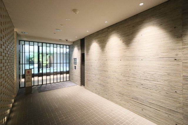 25/26 エントランス