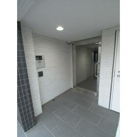 16/16 エントランス