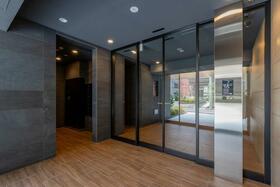 16/16 エントランス