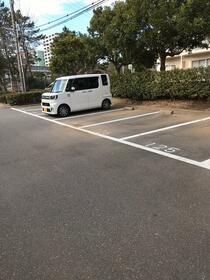 16/16 駐車場