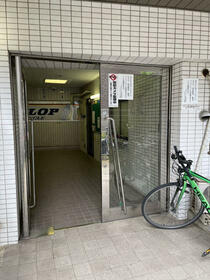 16/16 エントランス