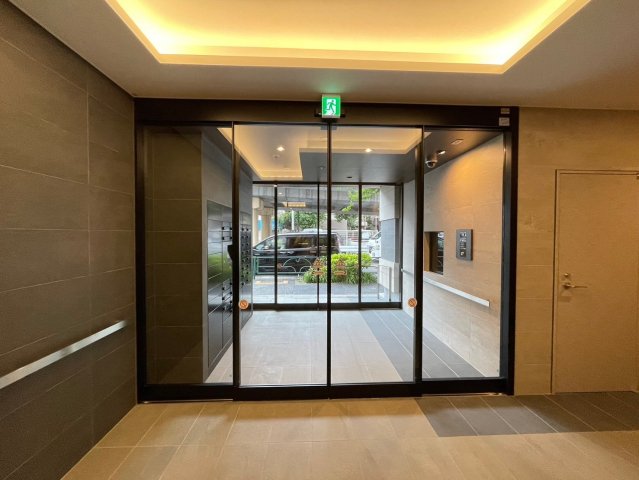 27/30 エントランス