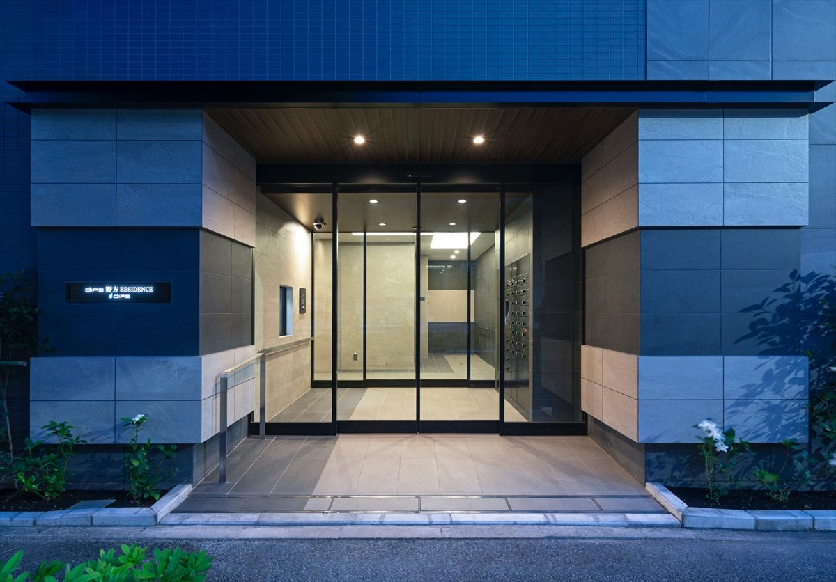 27/30 エントランス