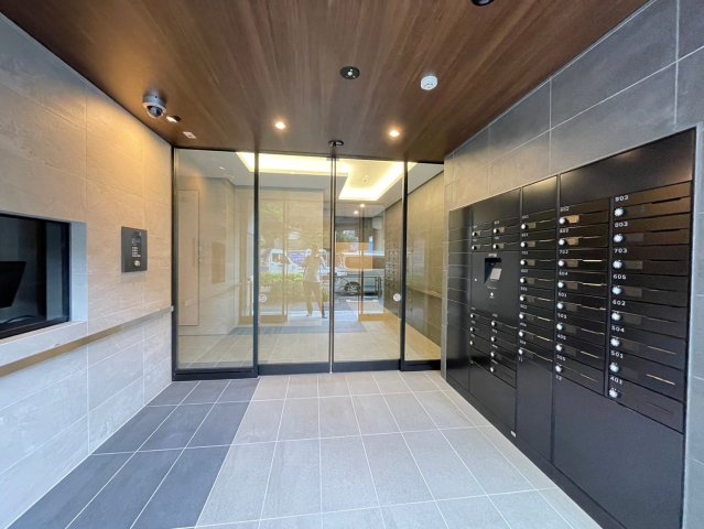 25/30 エントランス