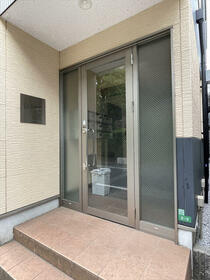 16/16 エントランス