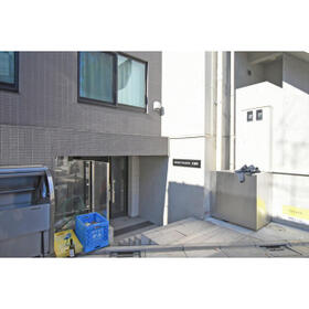 16/16 エントランス