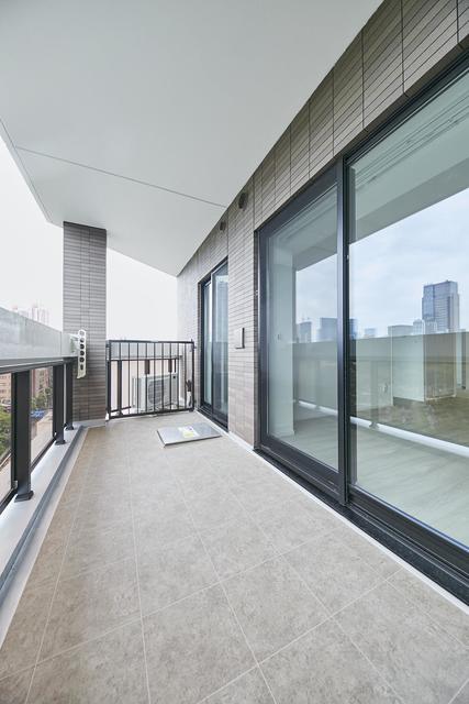 13/18 バルコニー