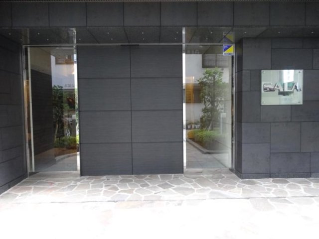 18/27 エントランス