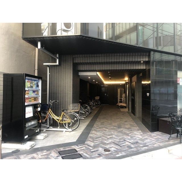 23/25 エントランス