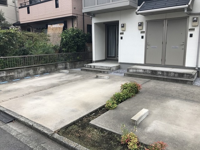 18/27 駐車場
