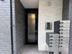 16/16 エントランス