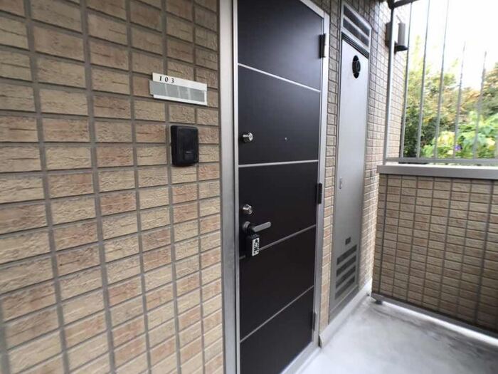 18/28 エントランス