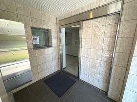 16/16 エントランス