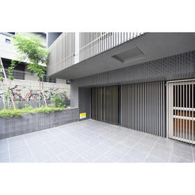 13/13 エントランス