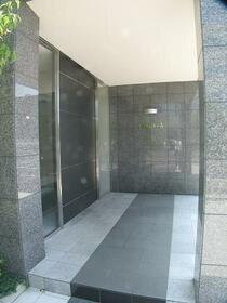 16/16 エントランス