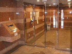 16/16 エントランス